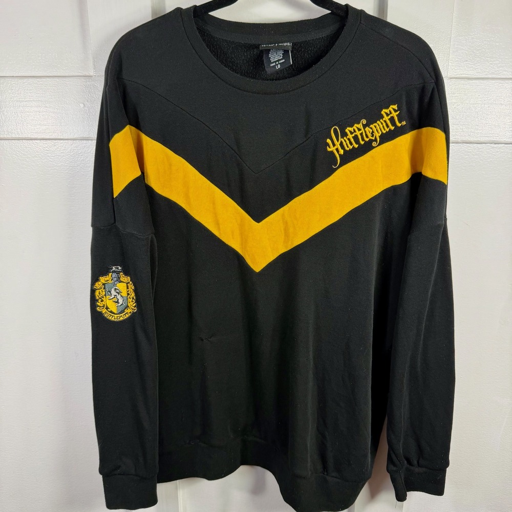 Harry Potter Hufflepuff Crewneck Sweatshirt Yellow Chevron Crest Logo Size LG